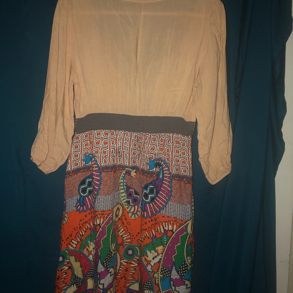 Tan multicolor elastic 3/4 sleeve v neck tunic - Picture 8 of 8